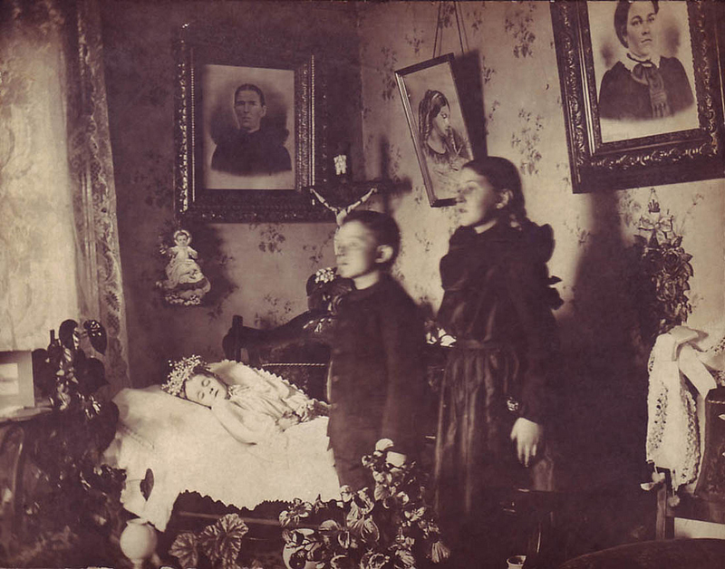 Illustration for article titled The Strangest Tradition of the Victorian Era: Post-Mortem Photography